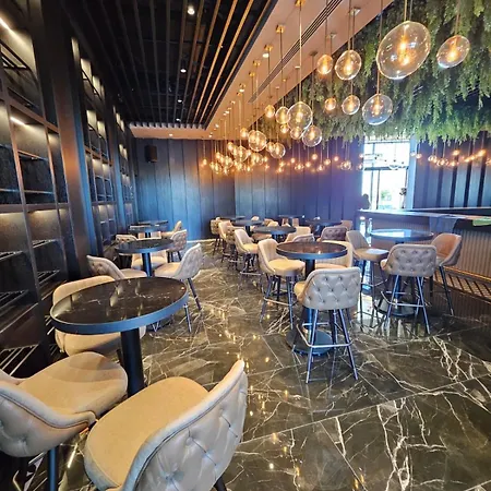 Grand Sapphire Casino 12 *